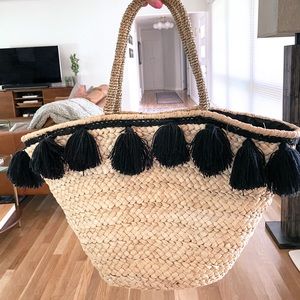 Beach bag with poms